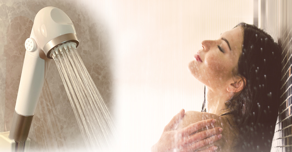 TQ・テラヘルツシャワーヘッドは、髪と肌をやさしく守るシャワーヘッドです。独自開発した技術がお湯を活性させ、体をやさしくいたわるお湯へさせます。このTQ・テラヘルツシャワーヘッドを通して出たお湯は、人の肌になじみやすいお湯に変わっていきます。お風呂に浸かるとかゆみが生じる方から、長く愛されています。